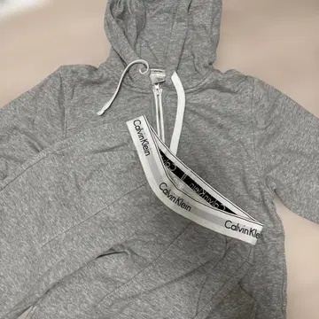 Calvin Klein 그레이 후드티와 팬츠 세트