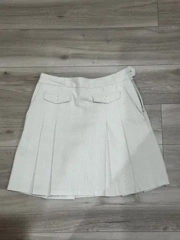 화이트 플리츠 스커트 M 사이즈