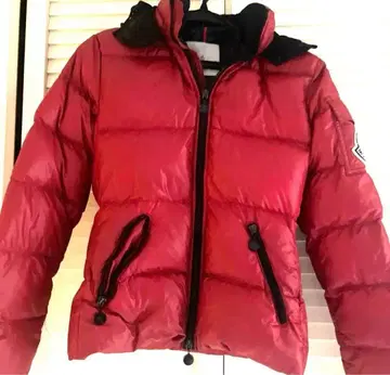 MONCLER 빨간색 다운 자켓