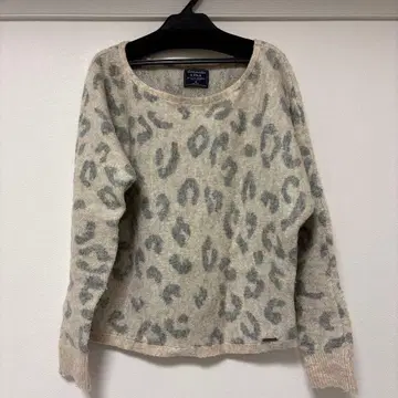 Abercrombie&Fitch 레오파드 무늬 니트