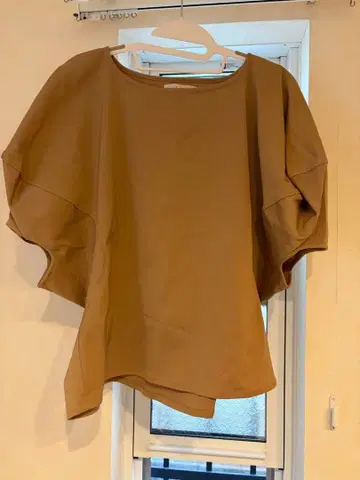 I'am 베이지 반팔 상의