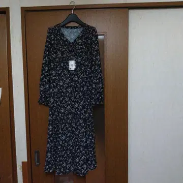 꽃무늬 V넥 긴팔 원피스