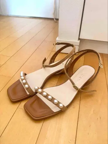 [ 거의 새상품 ] DIANA 펄 샌들 브라운