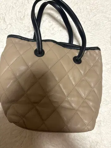 베이지 퀼팅 핸드백 중형