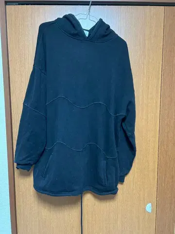 Peco Club 후드 부착 블랙 맨투맨 물결무늬