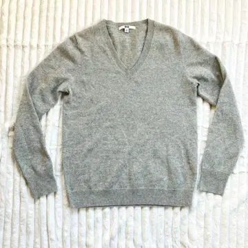 유니클로 V넥 그레이 캐시미어 100%