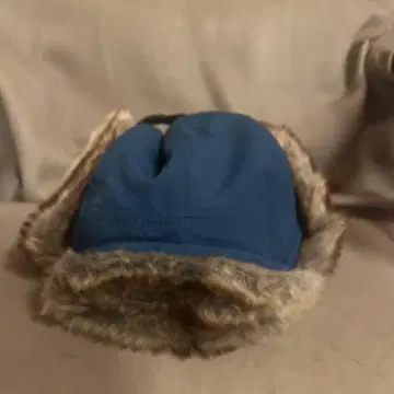 파란색 퍼 플라이트 캡 (퍼 포함)