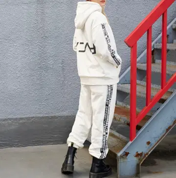 RVCA 루카 후드 부착 맨투맨 셋업 팬츠만 세트 할인 있음