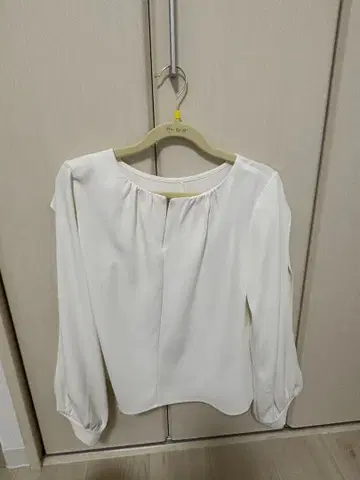 Her lip to Slit Sleeve Blouse white