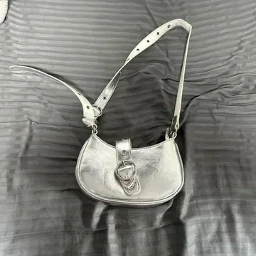 실버 버클 숄더백