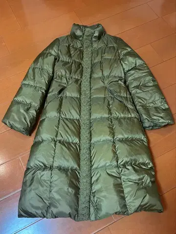 시빌라 올리브 그린 다운 자켓 경량