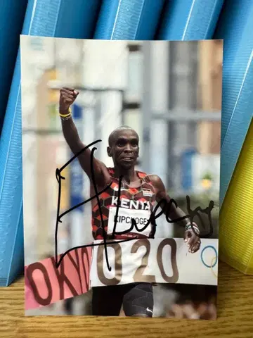 마라톤 킵초게 친필 사인 사진 1 올림픽 금메달리스트 세계 육상