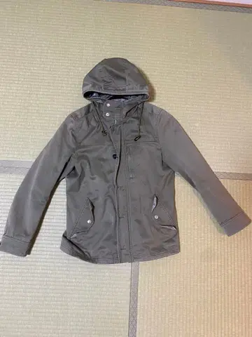 올리브 그린 자켓 후드 부착