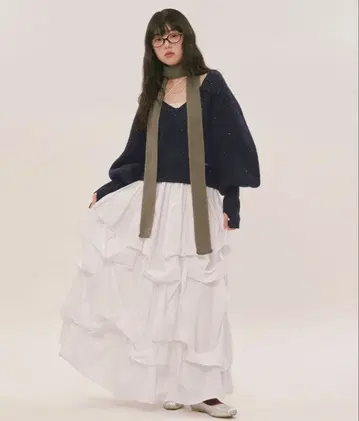 Ioinnuit 랜덤 피크 볼륨 스커트 그레이 화이트