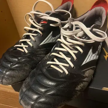 Mizuno 축구화 블랙/레드