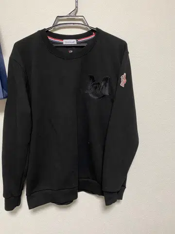 블랙 트레이닝복