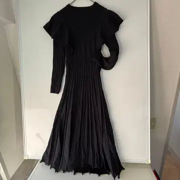 블랙 프릴 긴팔 원피스