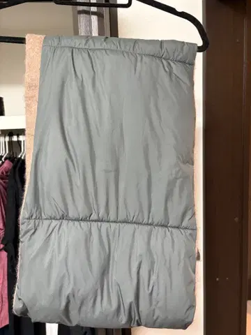 COS 퀼팅 소재 머플러 그레이/베이지