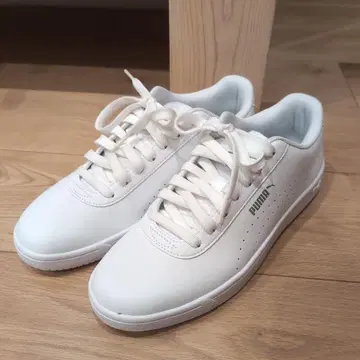 새상품급 PUMA COURT PURE 스니커즈 화이트 클래식 스타일
