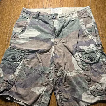 American Eagle Outfitters 카모플라쥬 숏팬츠