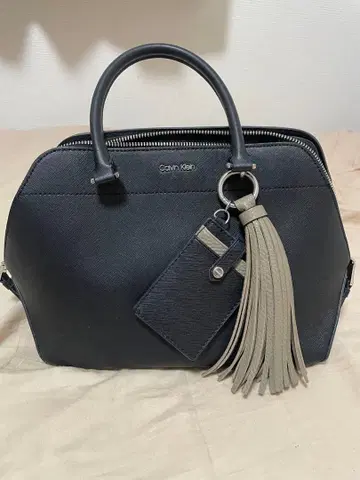 캘빈 클라인 블랙 숄더백 태슬 포함