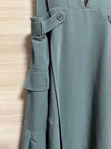 V넥 서스펜더 원피스