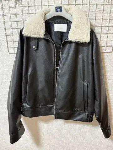 블랙 가죽 숏 자켓 (퍼 포함)