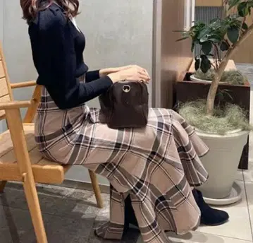 [ 새상품급 ] 하이웨스트 타이트 헤므 플레어 체크 스커트 SNIDEL