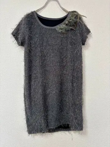 페더 디자인 반팔 상의 퍼풍 깃털 그레이