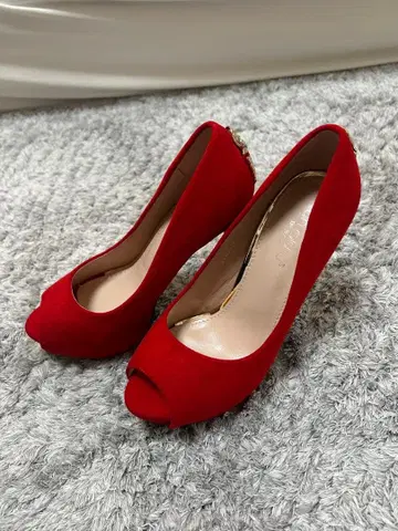 미사용 하이힐 22.5cm 캬바쿠라 힐 빨간색