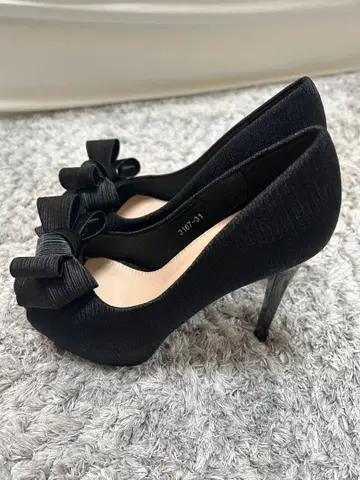 미사용 하이힐 캬바쿠라 힐 34 사이즈 리본 포함