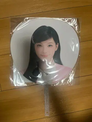 ILLIT GLITTER DAY in Japan 이로 부채