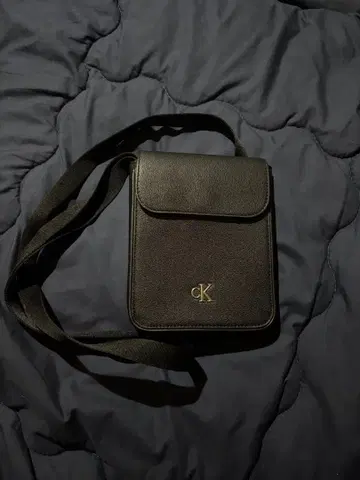 cK 블랙 숄더백