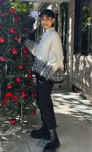 ELLIE 그라데이션 니트 화이트 2023AW