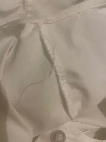 화이트 코튼 긴팔 셔츠