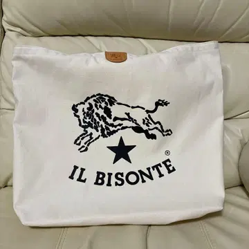 IL BISONTE 먼슬리 로고 토트백 화이트