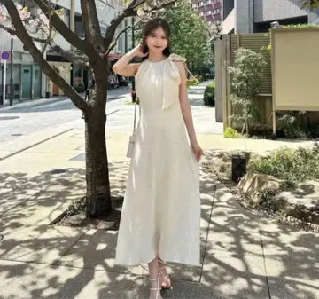 [홀리데이앤홀리데이] 리본넥 플레어 원피스