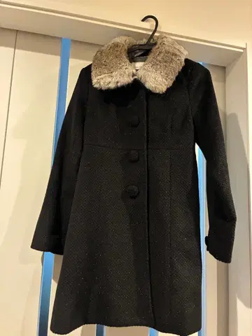 블랙 퍼 옷깃 리본 포함 코트