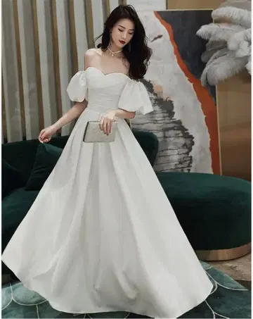 화이트 오프숄더 웨딩 드레스