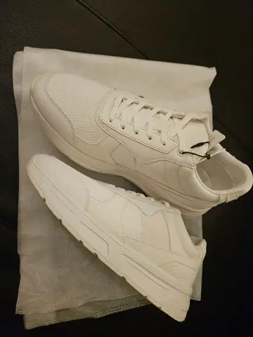 ZARA 화이트 메쉬 로우컷 스니커즈