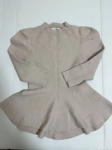 스나이델 핑크 베이지 페플럼 니트