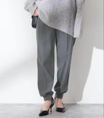 정가 20900엔 레사쥬 저널 스탠다드 트윌 조거 팬츠