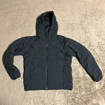 유니클로 퍼프 테크 후드티 블랙