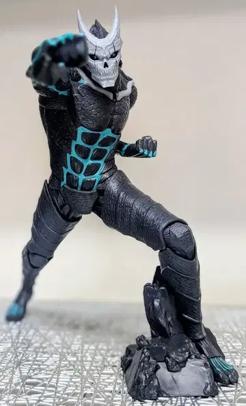 괴수 8호 카프카 피규어