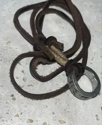 가죽 반지 목걸이 이탈리아