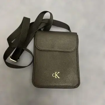 cK 블랙 숄더백