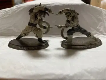 슈퍼 사이어인 4 피규어 2개 세트 흑백