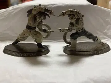 레어 슈퍼 사이어인 4 피규어 2개 세트 흑백