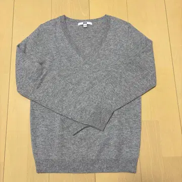 유니클로 캐시미어 그레이 V넥 스웨터 XS
