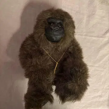 고릴라 봉제 인형 골드 컬러 목걸이 포함